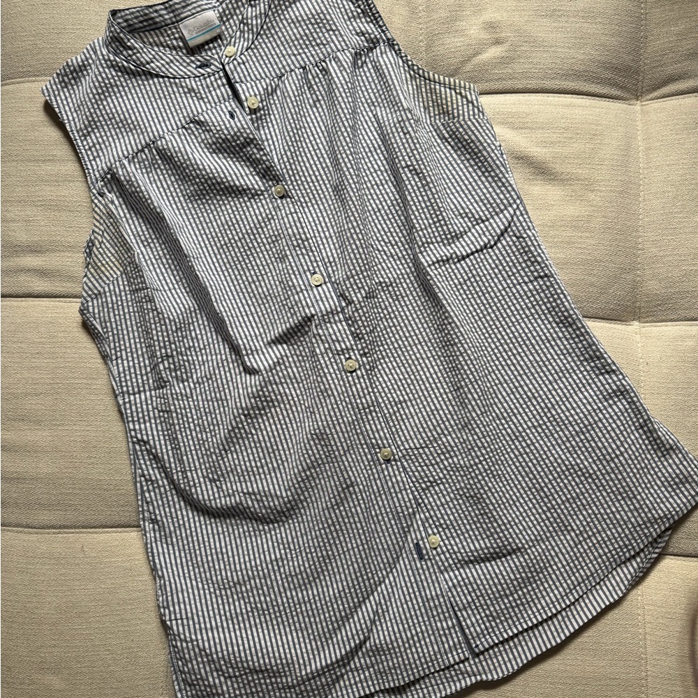 Columbia Blue and White Seersucker Sleeveless Button-Up Blouse M